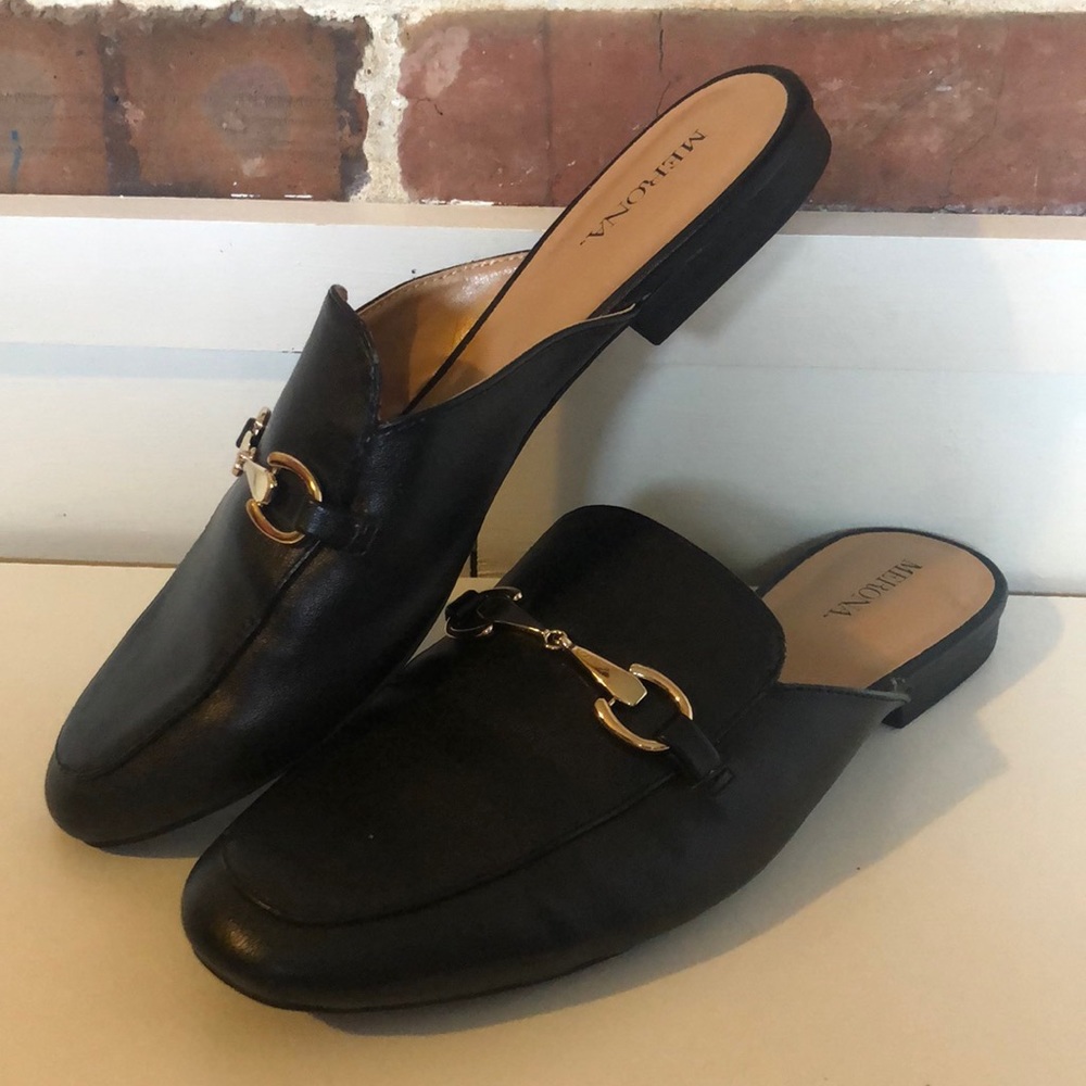 Merona black buckle Mules